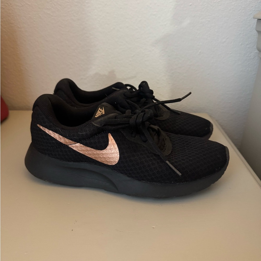 Nike Black and Bronze Athletic Shoes - Size 6.5